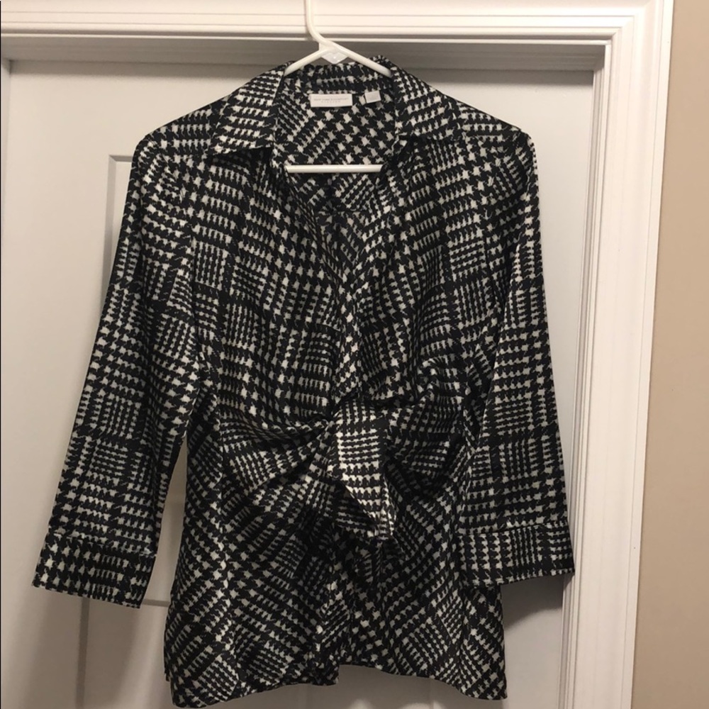 Houndstooth silky top.